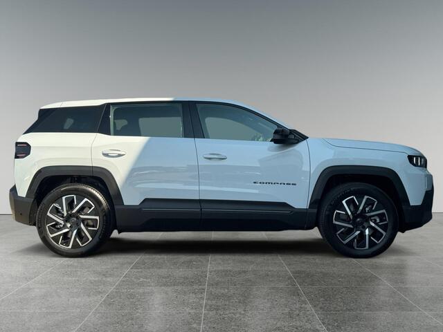Jeep COMPASS Altitude 74kWh 213pk | MEGADEAL |UIT VOORRAAD LEVERBAAR | 500KM WLTP | WARMTEPOMP | NAVI | CARPLAY | ELEKTR. KOFFERKLEP | 360 CAMERA'S | DODEHOEKBEW.