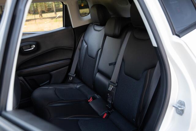 Jeep COMPASS 1.4 MultiAir Opening Edition 4x4 , Achteruitrijcamera, Stoel/stuurverwarming, Beats audio,