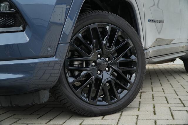 Jeep COMPASS 4xe 240 PK Hybrid S | Leder | Pano | Safety | Winter | 19"