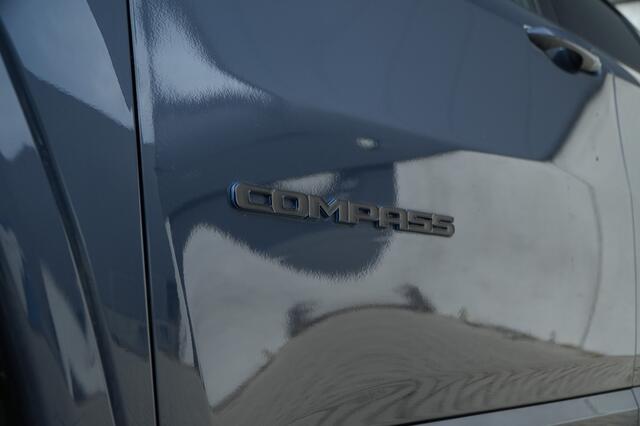 Jeep COMPASS 4xe 240 PK Hybrid S | Leder | Pano | Safety | Winter | 19"