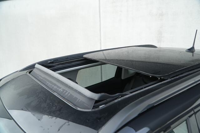 Jeep COMPASS 4xe 240 PK Hybrid S | Leder | Pano | Safety | Winter | 19"