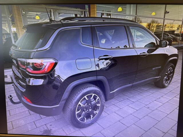 Jeep COMPASS 4xe 240 Plug-in Hybrid Electric Trailhawk | Pano | Leer | 1ste Eign. | Trekhaak |