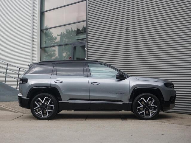 Jeep COMPASS First Edition 74 kWh | Adapt. Cruise | Camera | Carplay | 20" | Elektr. A-Klep | Navi | Winter Pack | Schuif/Kanteldak | Premium Pack | Conv. Pack | Warmtepomp