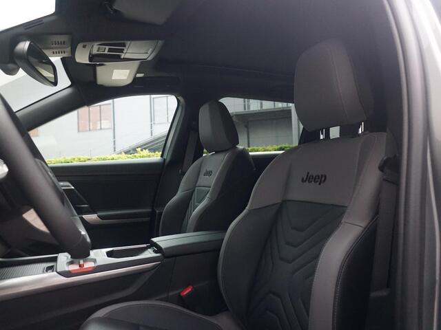 Jeep COMPASS First Edition 74 kWh | Adapt. Cruise | Camera | Carplay | 20" | Elektr. A-Klep | Navi | Winter Pack | Schuif/Kanteldak | Premium Pack | Conv. Pack | Warmtepomp