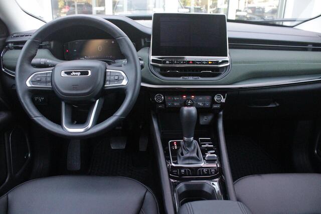 Jeep COMPASS 4xe 240PK Plug-in Hybrid Electric NORTH STAR | PANORAMA SCHUIF/KANTEL DAK | WINTERPACK: STOEL/STUUR/PARKEERNSENSOREN/RUITENSPROEIER VERWARMBAAR | SAFETY PACK: 360° CAMERA/DODEHOEK BEWAKING/BUITENSPIEGELS MET INSTAPVERLICHTING | 10,1" TOUCHSCREEN MET NAVIGATIE/ADAPTIVE CRUISE CONTROL INCL LANE CENTERING ASSIST/VERKEERSBORDEN INFORMATIE/DRAADLOZE TELEFOONLADER/HANDSFREE ELEKTRISCH BEDIENBARE ACHTERKLEP | PREMIUM AUDIO SYSTEEM MET 9 SPEAKERS & SUBWOOVER "ALPINE" | KEYLESS ENTRY | DRAADLOZE APPLE CARPLAY/ANDROID AUTO | 18" LICHTMETALEN VELGEN | ALL SEASON BANDEN |