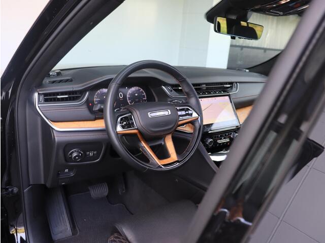 Jeep GRAND CHEROKEE L 5,7 V8 Summit | Luchtvering | 6 Persoons | Stoel Massage |