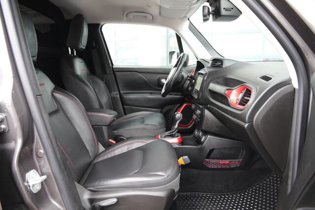 Jeep RENEGADE 10X 2.0D 170PK | Aut. | 4WD | Grijs kenteken | Trailhawk | v.a. ¤16.950!!