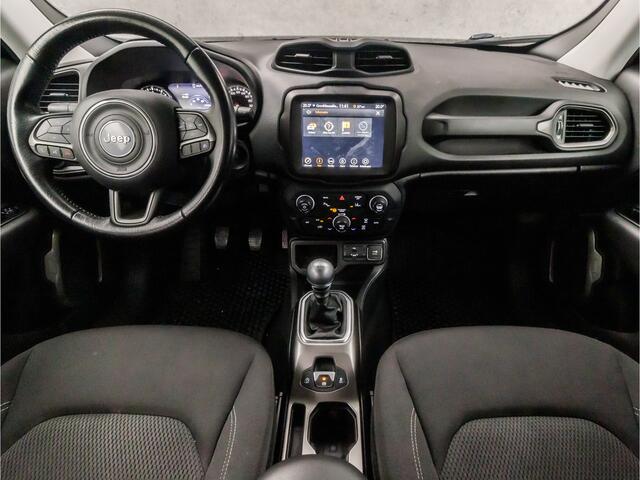 Jeep RENEGADE 1.0T-e Black Sport (APPLE CARPLAY, CAMERA, TREKHAAK, GETINT GLAS, SPORTSTOELEN, LED KOPLAMPEN, CRUISE, NIEUWE APK, NIEUWSTAAT)