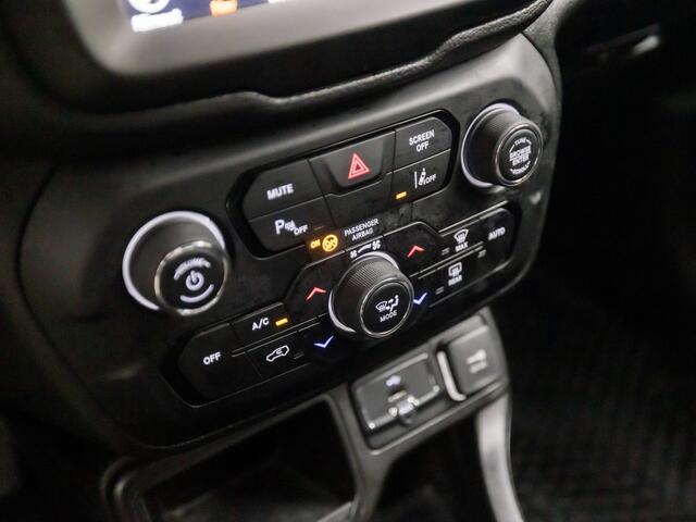 Jeep RENEGADE 1.0T-e Black Sport (APPLE CARPLAY, CAMERA, TREKHAAK, GETINT GLAS, SPORTSTOELEN, LED KOPLAMPEN, CRUISE, NIEUWE APK, NIEUWSTAAT)