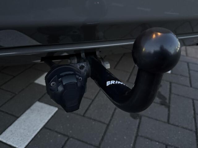 Jeep RENEGADE 1.3T DDCT Longitude 150 PK | 1e eigenaar | Origineel NL | NAP | Automaat | Black Style pakket | Apple CarPlay | Android auto | Parkeersensoren | Cruise control | Climate control | Trekhaak |