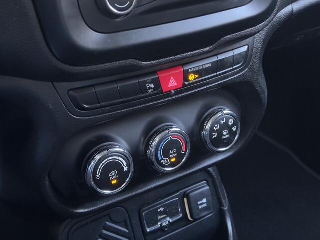 Jeep RENEGADE 1.4 MultiAir Night Eagle II NAVI AIRCO LED LMV PDC