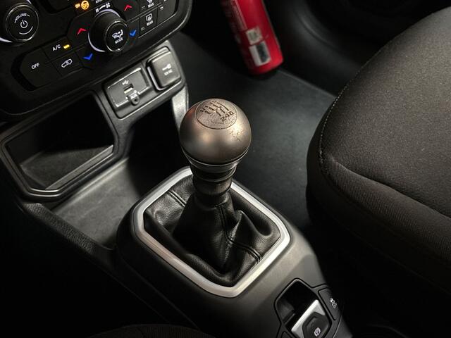 Jeep RENEGADE 1.0T Limited Sport (APPLE CARPLAY, BLACK PACK, NAVIGATIE, CLIMATE, KEYLESS, SPORTSTOELEN, ELEK PAKKET, CRUISE, NIEUWSTAAT)