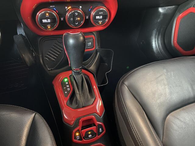 Jeep RENEGADE 1.4 MultiAir Limited,Automaat,Pushbar,bar,Treeplankset,Keyless,Climate&Cruisecontrol,Spraakbediening,Leder,Stoel&Stuurverwarming,V&A Sensoren,18 Inch Lmv