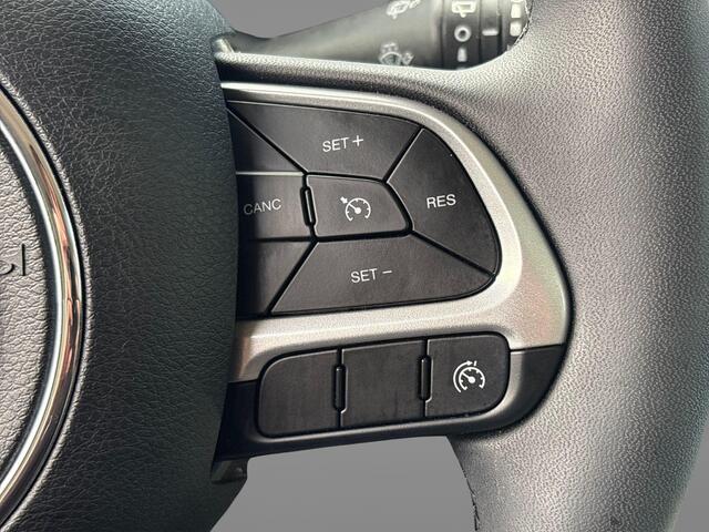 Jeep RENEGADE 4xe 240 Plug-in Hybrid Electric New Upland | Navigatie | Parkeersensoren voor + achter | Afneembare trekhaak | Dakrails | LMV 17" | Cruis Control |