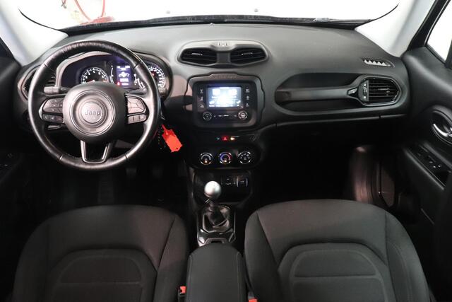 Jeep RENEGADE 1.6 E-Torq Night Eagle II | Airco | Parkeersensor | Trekhaak | Navigatie | All Season banden | Cruise control |