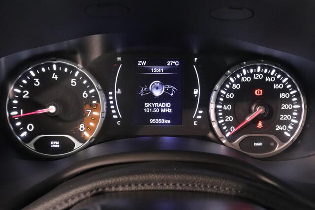 Jeep RENEGADE 1.6 E-Torq Night Eagle II | Airco | Parkeersensor | Trekhaak | Navigatie | All Season banden | Cruise control |