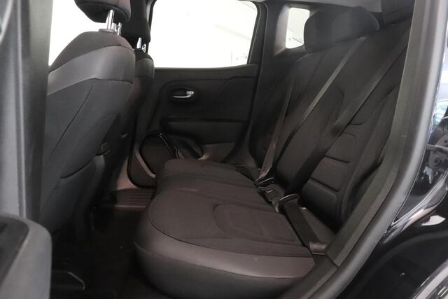 Jeep RENEGADE 1.6 E-Torq Night Eagle II | Airco | Parkeersensor | Trekhaak | Navigatie | All Season banden | Cruise control |