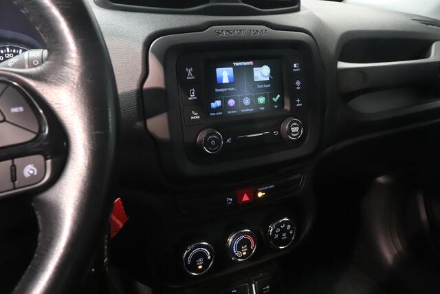 Jeep RENEGADE 1.6 E-Torq Night Eagle II | Airco | Parkeersensor | Trekhaak | Navigatie | All Season banden | Cruise control |