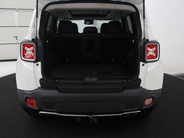 Jeep RENEGADE 1.4 MultiAir Limited | Panoramadak | Leder | Cruise control | Trekhaak | Dodehoek detectie | Stuur/stoel verwarming | Climate control | Camera | Park assist | Bluetooth