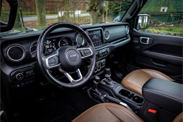 Jeep WRANGLER Unlimited 4xe 380 Sahara Cognac Leder | Sky One Softtop | Sarge Green | Adaptive Cruise | Trekhaak