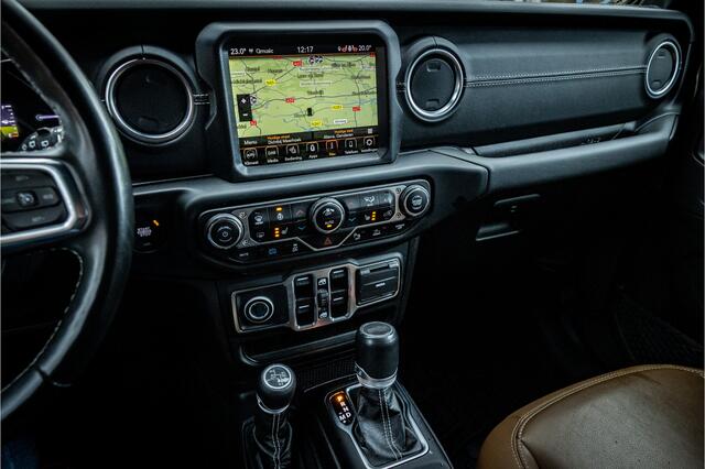 Jeep WRANGLER Unlimited 4xe 380 Sahara Cognac Leder | Sky One Softtop | Sarge Green | Adaptive Cruise | Trekhaak