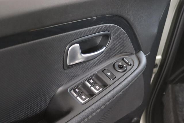 KIA CARENS 1.6 GDi DynamicLine, 7-Persoons, Trekhaak, Navigatie, Bluetooth, Cruise Control