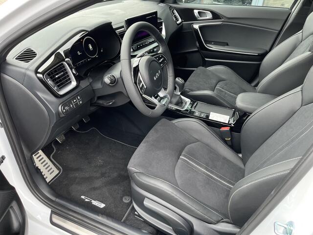 KIA CEE D Ceed Sportswagon 1.5 T-GDi GT-Line MY25 ECC Cr.Control Navi+Camera+BT Pano-dak Stoel+StuurVerw. 17"+All-Season 7jr.Garantie