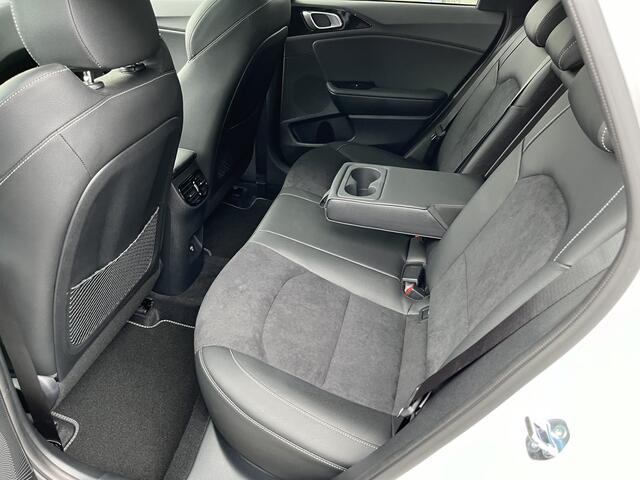 KIA CEE D Ceed Sportswagon 1.5 T-GDi GT-Line MY25 ECC Cr.Control Navi+Camera+BT Pano-dak Stoel+StuurVerw. 17"+All-Season 7jr.Garantie