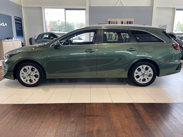 KIA CEE D Ceed Sportswagon 1.5 T-GDi DynamicLine Automaat! - Adaptieve Cruise Control - Bluetooth - LED Verlichting - Achteruitrijcamera - Grootlichtassistentie - Fabrieksgarantie Tot 2031