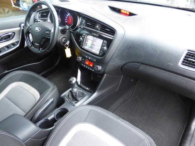 KIA CEE D cee'd Sportswagon 1.6 GDI DynamicLine | 1e Eig. | Navi | Camera | PDC |