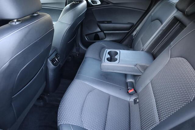 KIA CEE D Ceed Sportswagon 1.5 T-GDi MHEV DynamicLine WIDESCREEN NAVI JBL CAMERA DAB HALFLEER DODEHOEK CRUISE CLIMA CARPLAY STOEL/STUURVERWARMING START/STOP