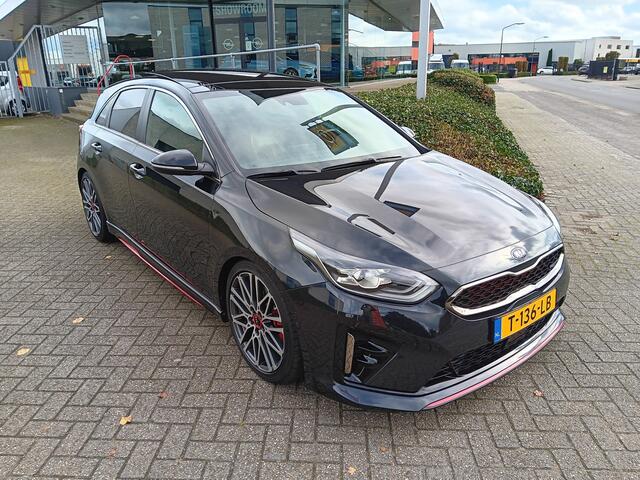 KIA CEE D Ceed GT 1.6T-GDi 204PK AUTOMAAT | Clima | Panoramadak | JBL | 18" LMV | Leer/Alcantara