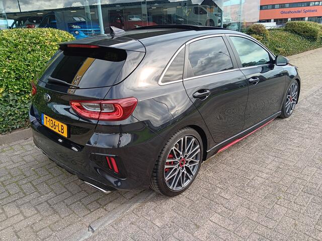 KIA CEE D Ceed GT 1.6T-GDi 204PK AUTOMAAT | Clima | Panoramadak | JBL | 18" LMV | Leer/Alcantara