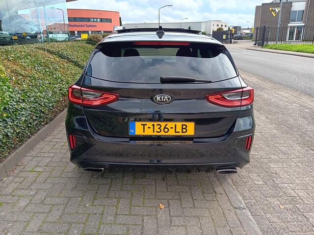 KIA CEE D Ceed GT 1.6T-GDi 204PK AUTOMAAT | Clima | Panoramadak | JBL | 18" LMV | Leer/Alcantara