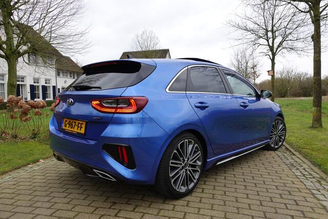 KIA CEE D Ceed 1.4 T-GDi GT-PlusLine | Schuif/kantel dak | LED | JBL | Stuurverwarming | Stoelverwarming | Keyless |
