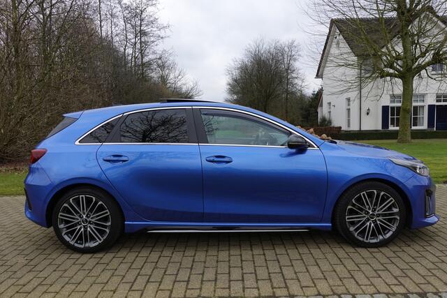 KIA CEE D Ceed 1.4 T-GDi GT-PlusLine | Schuif/kantel dak | LED | JBL | Stuurverwarming | Stoelverwarming | Keyless |