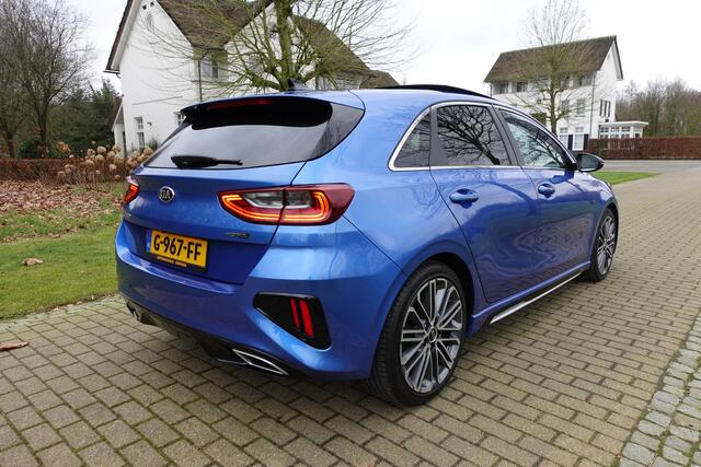 KIA CEE D Ceed 1.4 T-GDi GT-PlusLine | Schuif/kantel dak | LED | JBL | Stuurverwarming | Stoelverwarming | Keyless |