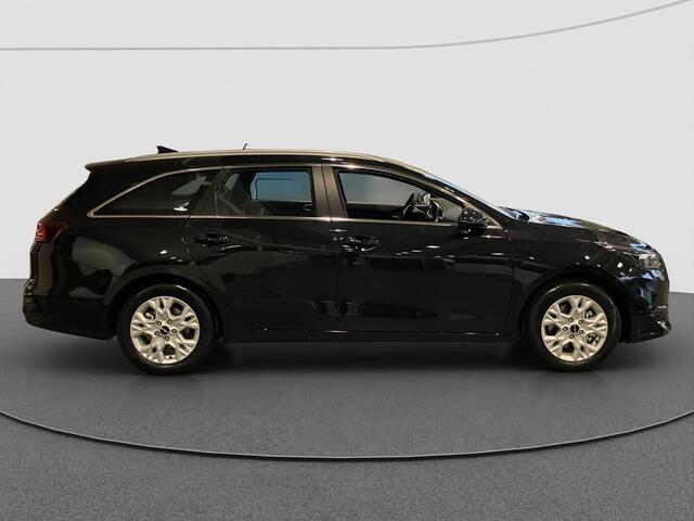 KIA CEE D Ceed Sportswagon 1.5 T-GDi DynamicLine ** NIEUWE AUTO ** | TREKHAAK | NAVIGATIE | LICHTMETALEN VELGEN |