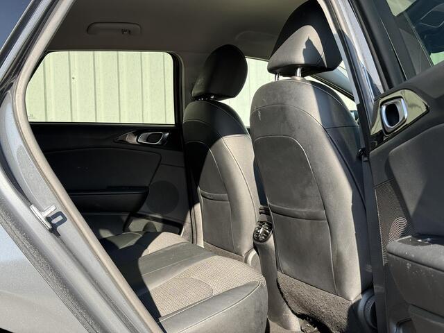 KIA CEE D Ceed Sportswagon 1.4 T-GDi DynamicPlusLine / Navigatie / Achteruitrijcamera / Apple CarPlay/Android auto / Stoel/stuurverwarming / Climate Control / Keyless entry&start /