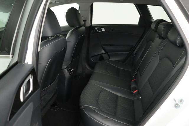 KIA CEE D Ceed 1.4 T-GDi ExecutiveLine | Panoramadak | Stoelventilatie | Leder | Adaptive cruise | Carplay | JBL Sound | Camera | Stuurverwarming | Full LED | Navigatie | Dodehoek detectie