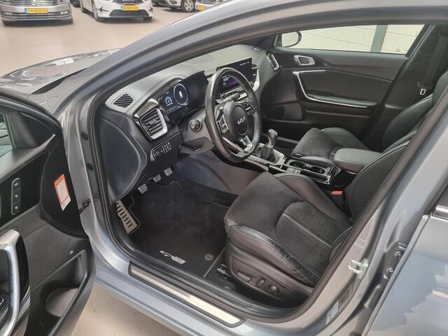 KIA CEE D Ceed Sportswagon 1.5 T-GDi GT-PlusLine Schuif kantel dak | stuur + memory stoelen verwarmd | Camrara |Climate Control | Navigatie