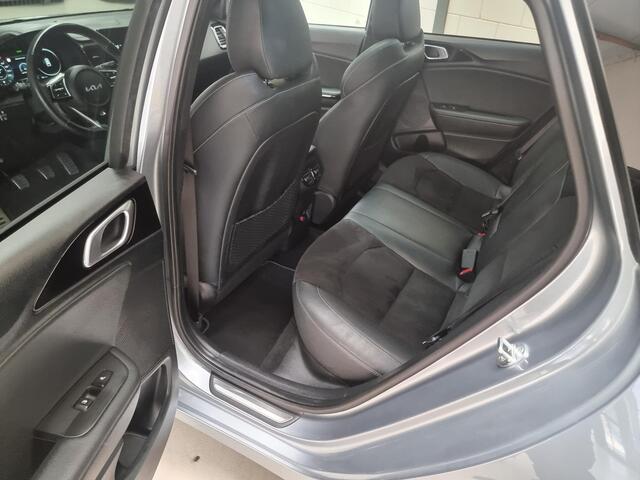 KIA CEE D Ceed Sportswagon 1.5 T-GDi GT-PlusLine Schuif kantel dak | stuur + memory stoelen verwarmd | Camrara |Climate Control | Navigatie