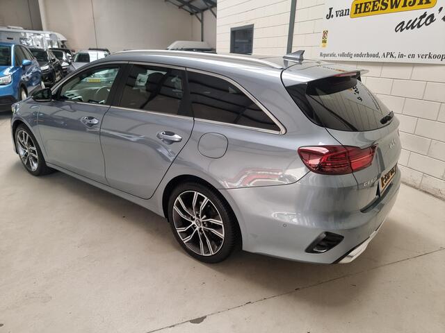 KIA CEE D Ceed Sportswagon 1.5 T-GDi GT-PlusLine Schuif kantel dak | stuur + memory stoelen verwarmd | Camrara |Climate Control | Navigatie