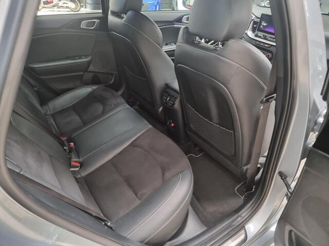 KIA CEE D Ceed Sportswagon 1.5 T-GDi GT-PlusLine Schuif kantel dak | stuur + memory stoelen verwarmd | Camrara |Climate Control | Navigatie