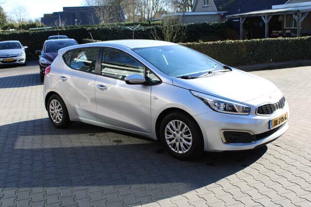 KIA CEE D 1.0 T-GDI Navigator - Airco Navi dealer onderhouden