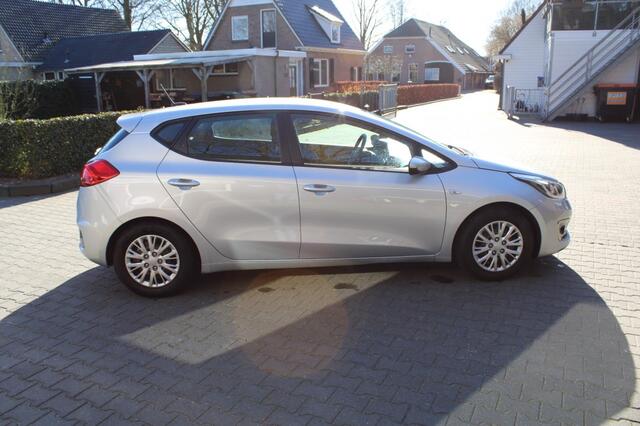 KIA CEE D 1.0 T-GDI Navigator - Airco Navi dealer onderhouden