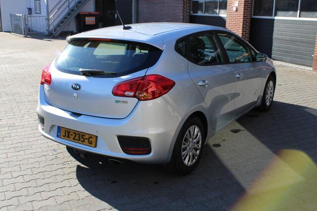 KIA CEE D 1.0 T-GDI Navigator - Airco Navi dealer onderhouden