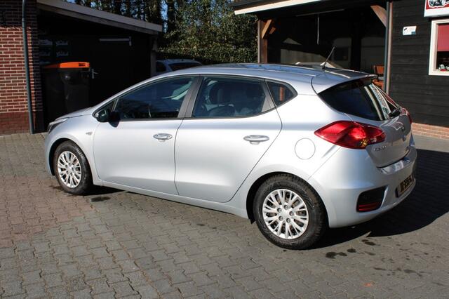 KIA CEE D 1.0 T-GDI Navigator - Airco Navi dealer onderhouden