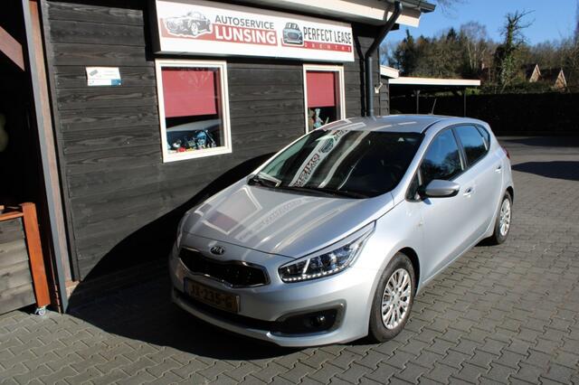 KIA CEE D 1.0 T-GDI Navigator - Airco Navi dealer onderhouden