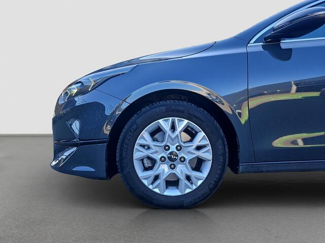 KIA CEE D Ceed 1.5 T-GDi DynamicPlusLine | Automaat | Stoel- en Stuurverwarming | Navi | Clima | Carplay/Android auto | Lichtmetalen velgen | LED |
